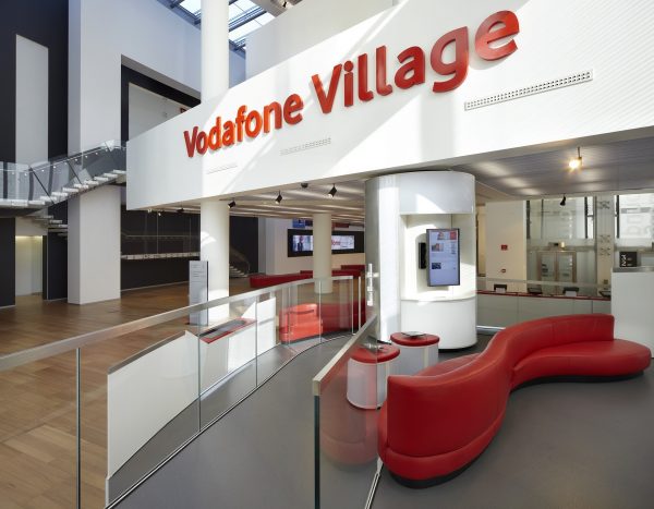 Vodafone ha realizzato la prima connessione dati 5G in Italia a Milano, con il supporto della tecnologia Massive MIMO fornita da Huawei.
