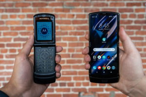 Il vecchio ed il nuovo Motorola Razr a confronto