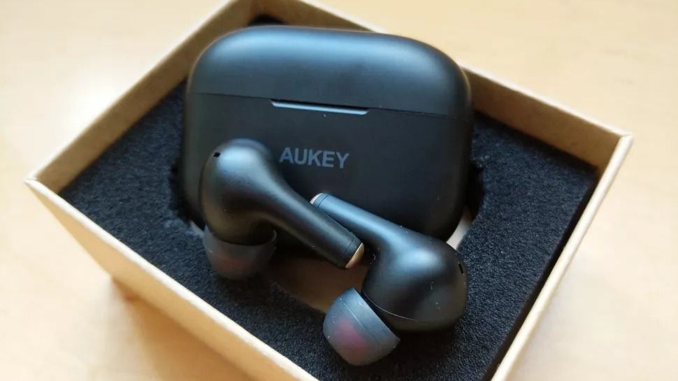 Aukey è una delle tante aziende che compra recensioni false su Amazon. Fonte: ToysMatrix