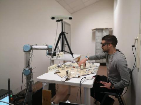 Os testes realizados em laboratório mostram como o timing ajuda os robôs a torná-los mais colaborativos nas atividades realizadas em conjunto com humanos. Fonte: Universidade Sant'Anna de Pisa.