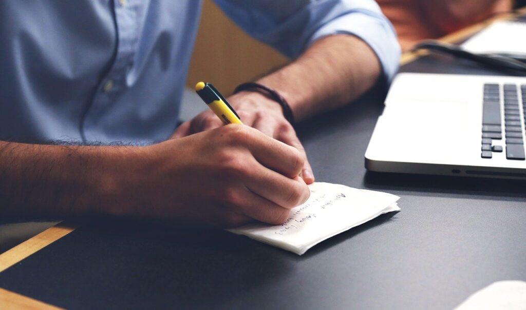 Il lavoratore può richiedere un periodo di aspettativa presentando un modulo al proprio datore di lavoro.