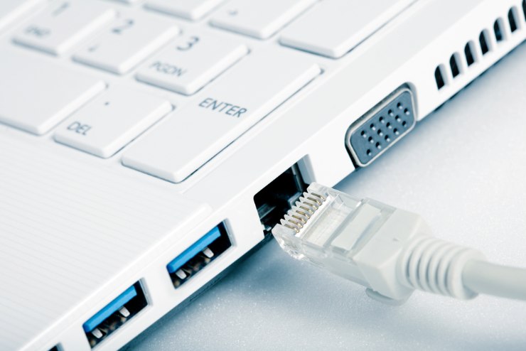 cavi ethernet attaccati al computer