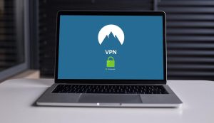 Immagine di un PC con una VPN (Pixabay)