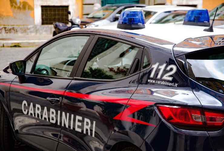 Carabinieri caserma notifica avverti polizia