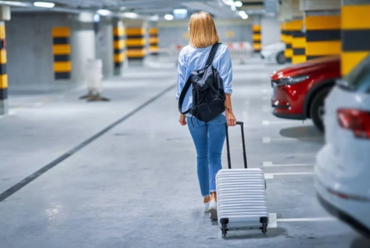 Estacionamento subterrâneo no aeroporto (foto Depositphotos)