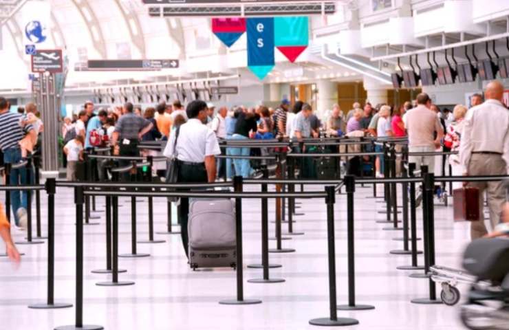 Passeggeri in aeroporto (Depositphotos foto)