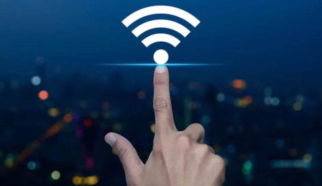 Mano indica il segnale WiFi